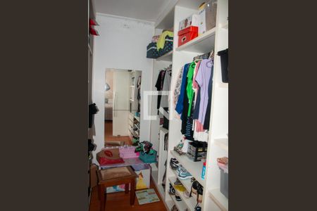 Casa à venda com 219m², 4 quartos e 3 vagas Casa à venda com 219m², 4 quartos e 3 vagasCloset da suíte