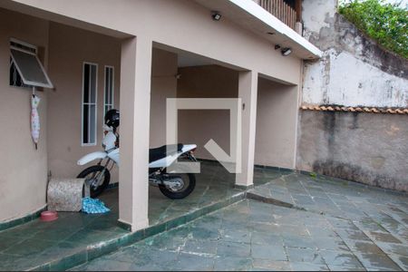 Casa à venda com 219m², 4 quartos e 3 vagas Casa à venda com 219m², 4 quartos e 3 vagasGaragem