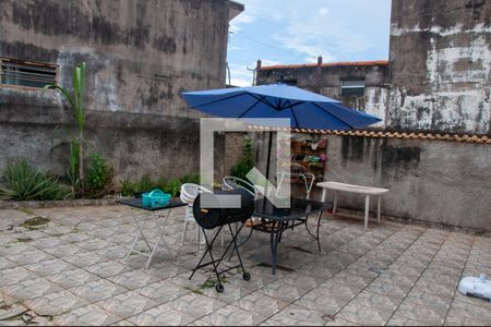 Casa à venda com 219m², 4 quartos e 3 vagas Casa à venda com 219m², 4 quartos e 3 vagasQuintal