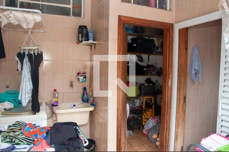 Casa à venda com 219m², 4 quartos e 3 vagas Casa à venda com 219m², 4 quartos e 3 vagasÁrea de Serviço