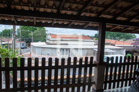 Casa à venda com 219m², 4 quartos e 3 vagas Casa à venda com 219m², 4 quartos e 3 vagasVaranda