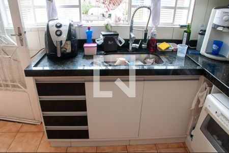 Casa à venda com 219m², 4 quartos e 3 vagas Casa à venda com 219m², 4 quartos e 3 vagasCozinha