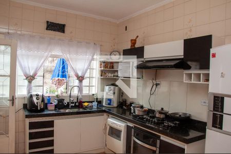 Casa à venda com 219m², 4 quartos e 3 vagas Casa à venda com 219m², 4 quartos e 3 vagasCozinha