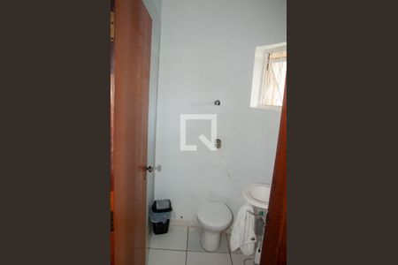 Casa à venda com 219m², 4 quartos e 3 vagas Casa à venda com 219m², 4 quartos e 3 vagasBanheiro