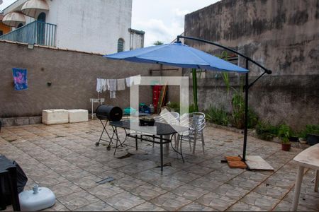 Casa à venda com 219m², 4 quartos e 3 vagas Casa à venda com 219m², 4 quartos e 3 vagasQuintal