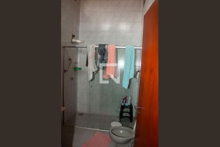 Casa à venda com 219m², 4 quartos e 3 vagas Casa à venda com 219m², 4 quartos e 3 vagasBanheiro