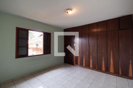 Casa à venda com 250m², 4 quartos e 2 vagasQuarto de Serviço