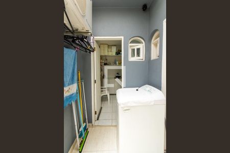 Casa à venda com 250m², 3 quartos e 2 vagas Casa à venda com 250m², 3 quartos e 2 vagasÁrea de Serviço