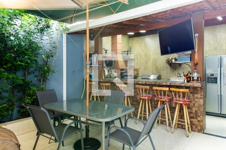 Casa à venda com 250m², 3 quartos e 2 vagas Casa à venda com 250m², 3 quartos e 2 vagasChurrasqueira