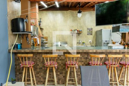 Casa à venda com 250m², 3 quartos e 2 vagas Casa à venda com 250m², 3 quartos e 2 vagasChurrasqueira