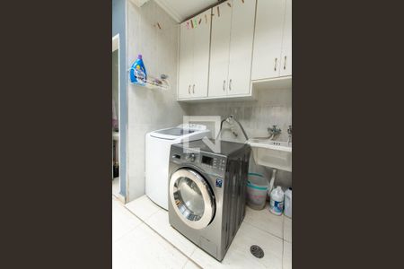 Casa à venda com 250m², 3 quartos e 2 vagas Casa à venda com 250m², 3 quartos e 2 vagasÁrea de Serviço