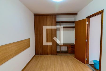 Casa à venda com 200m², 4 quartos e 4 vagasSuite Quarto 4 Salão