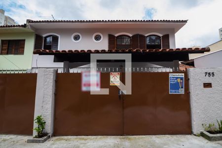 Casa à venda com 200m², 4 quartos e 4 vagasFachada