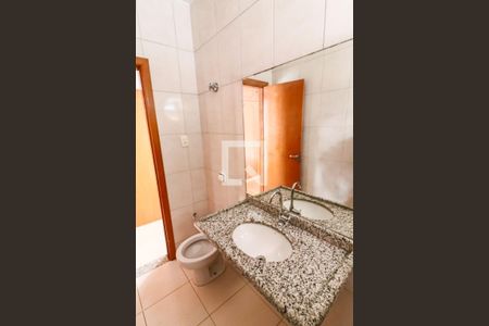 Casa à venda com 200m², 4 quartos e 4 vagasBanheiro Quarto 1 