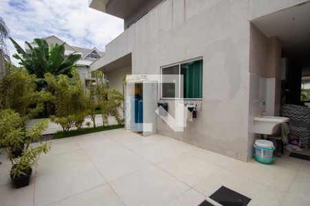 Casa de condomínio à venda com 700m², 3 quartos e 2 vagas Casa de condomínio à venda com 700m², 3 quartos e 2 vagasÁrea de Serviço