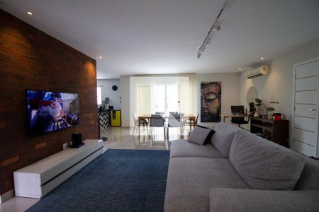 Sala de casa de condomínio à venda com 3 quartos, 700m² em Vargem Pequena, Rio de Janeiro