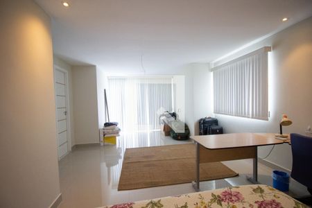 Casa de condomínio à venda com 700m², 3 quartos e 2 vagas Casa de condomínio à venda com 700m², 3 quartos e 2 vagasSuíte 3