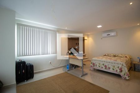 Casa de condomínio à venda com 700m², 3 quartos e 2 vagas Casa de condomínio à venda com 700m², 3 quartos e 2 vagasSuíte 3