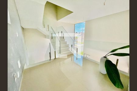 Casa de condomínio à venda com 700m², 3 quartos e 2 vagas Casa de condomínio à venda com 700m², 3 quartos e 2 vagasHall dos Quartos