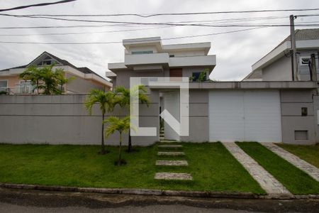Casa de condomínio à venda com 700m², 3 quartos e 2 vagas Casa de condomínio à venda com 700m², 3 quartos e 2 vagasFachada da Casa
