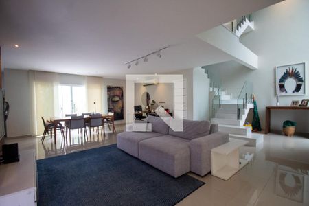 Sala de casa de condomínio à venda com 3 quartos, 700m² em Vargem Pequena, Rio de Janeiro