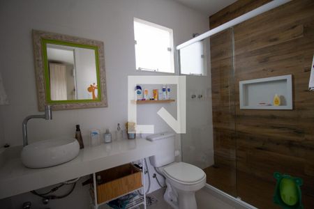 Banheiro da Suíte 1 de casa de condomínio à venda com 3 quartos, 700m² em Vargem Pequena, Rio de Janeiro