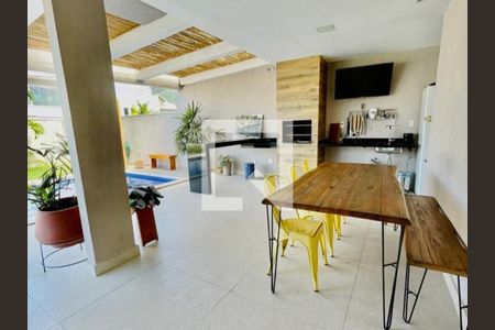 Casa de condomínio à venda com 700m², 3 quartos e 2 vagas Casa de condomínio à venda com 700m², 3 quartos e 2 vagasÁrea Gourmet