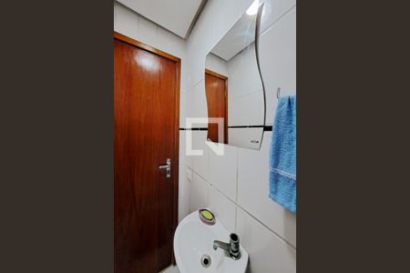 Lavabo de apartamento para alugar com 2 quartos, 180m² em Del Castilho, Rio de Janeiro