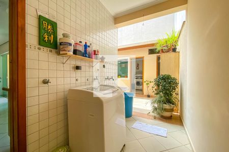 Casa à venda com 272m², 4 quartos e 3 vagas Casa à venda com 272m², 4 quartos e 3 vagasÁrea de Serviço