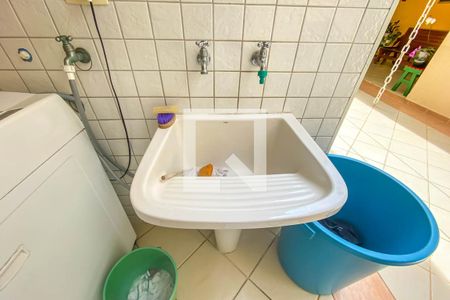 Casa à venda com 272m², 4 quartos e 3 vagas Casa à venda com 272m², 4 quartos e 3 vagasÁrea de Serviço