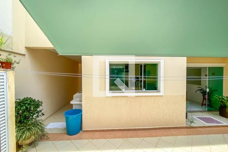 Casa à venda com 272m², 4 quartos e 3 vagas Casa à venda com 272m², 4 quartos e 3 vagasVista do Quarto de Serviço