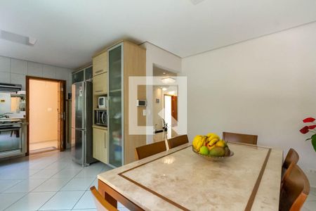 Casa à venda com 272m², 4 quartos e 3 vagas Casa à venda com 272m², 4 quartos e 3 vagasCozinha