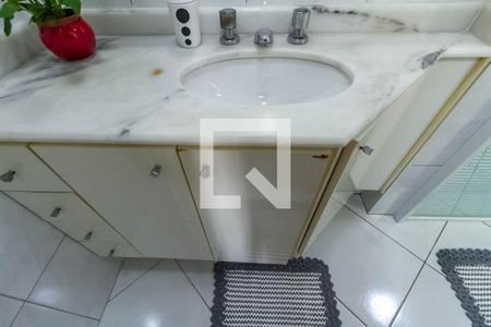 Casa à venda com 272m², 4 quartos e 3 vagas Casa à venda com 272m², 4 quartos e 3 vagasBanheiro da Suíte 1