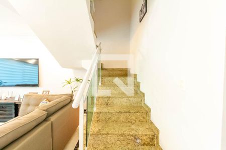 Escada de casa à venda com 4 quartos, 272m² em Nova Petrópolis, São Bernardo do Campo