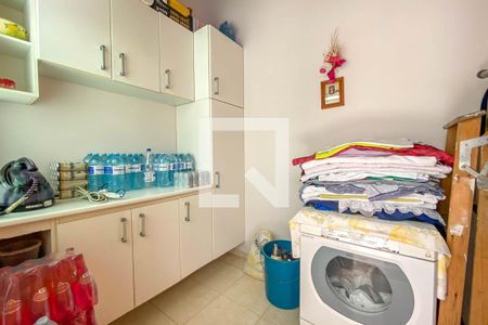 Casa à venda com 272m², 4 quartos e 3 vagas Casa à venda com 272m², 4 quartos e 3 vagasQuarto de Serviço