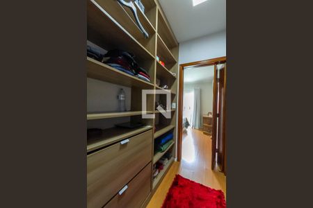 Casa à venda com 272m², 4 quartos e 3 vagas Casa à venda com 272m², 4 quartos e 3 vagasCloset da Suíte 1