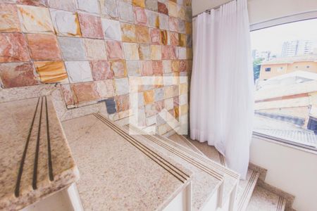 Apartamento à venda com 133m², 2 quartos e 2 vagas Apartamento à venda com 133m², 2 quartos e 2 vagasEscada