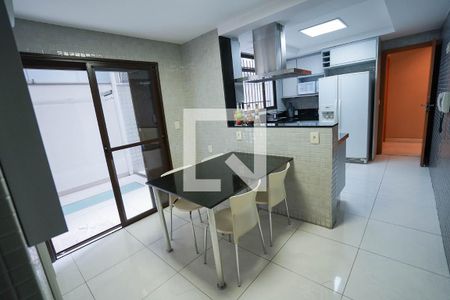 Apartamento à venda com 250m², 4 quartos e 4 vagasCozinha