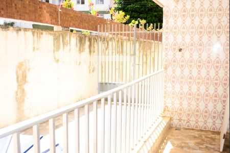Sala com varanda de apartamento para alugar com 3 quartos, 115m² em Costa Azul, Salvador