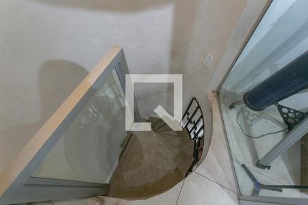 Apartamento à venda com 167m², 3 quartos e 2 vagas Apartamento à venda com 167m², 3 quartos e 2 vagasEscada