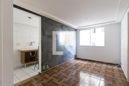 Sala de apartamento para alugar com 3 quartos, 57m² em Vila Carmosina, São Paulo