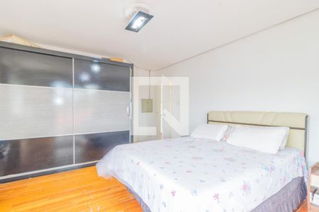 Casa à venda com 256m², 4 quartos e 4 vagas Casa à venda com 256m², 4 quartos e 4 vagasQuarto Suíte