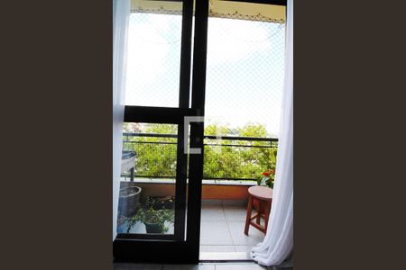 Varanda  de apartamento à venda com 3 quartos, 82m² em Parque Albina, Taboão da Serra