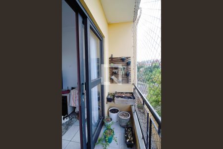 Varanda  de apartamento à venda com 3 quartos, 82m² em Parque Albina, Taboão da Serra