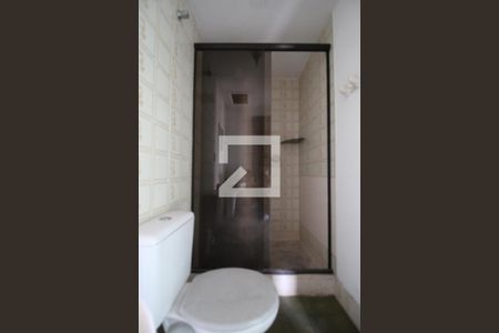Banheiro de apartamento à venda com 1 quarto, 42m² em Floresta, Porto Alegre