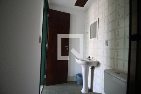 Banheiro de apartamento à venda com 1 quarto, 42m² em Floresta, Porto Alegre