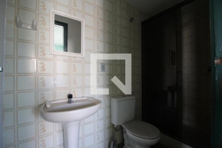 Banheiro de apartamento à venda com 1 quarto, 42m² em Floresta, Porto Alegre