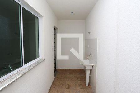 Casa de condomínio à venda com 64m², 2 quartos e 1 vagaÁrea de Serviço