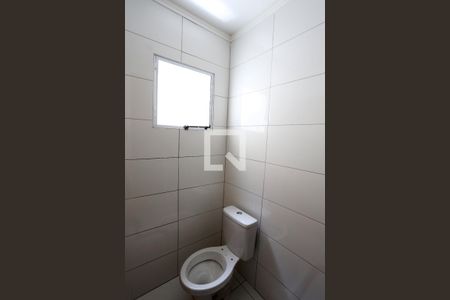 Casa de condomínio à venda com 64m², 2 quartos e 1 vagaBanheiro da Suíte 2