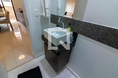 Banheiro Social de apartamento à venda com 3 quartos, 127m² em Jardim das Acácias, São Paulo